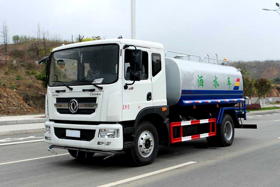 怎樣排除灑水車柴油機過早、過遲的噴油現(xiàn)象？